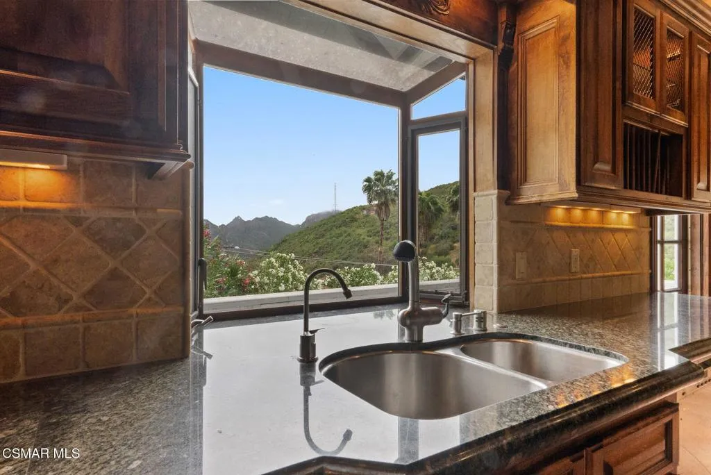 1561 Lookout Drive, Agoura Hills, California 91301 home-pic-17